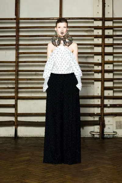 Look 11